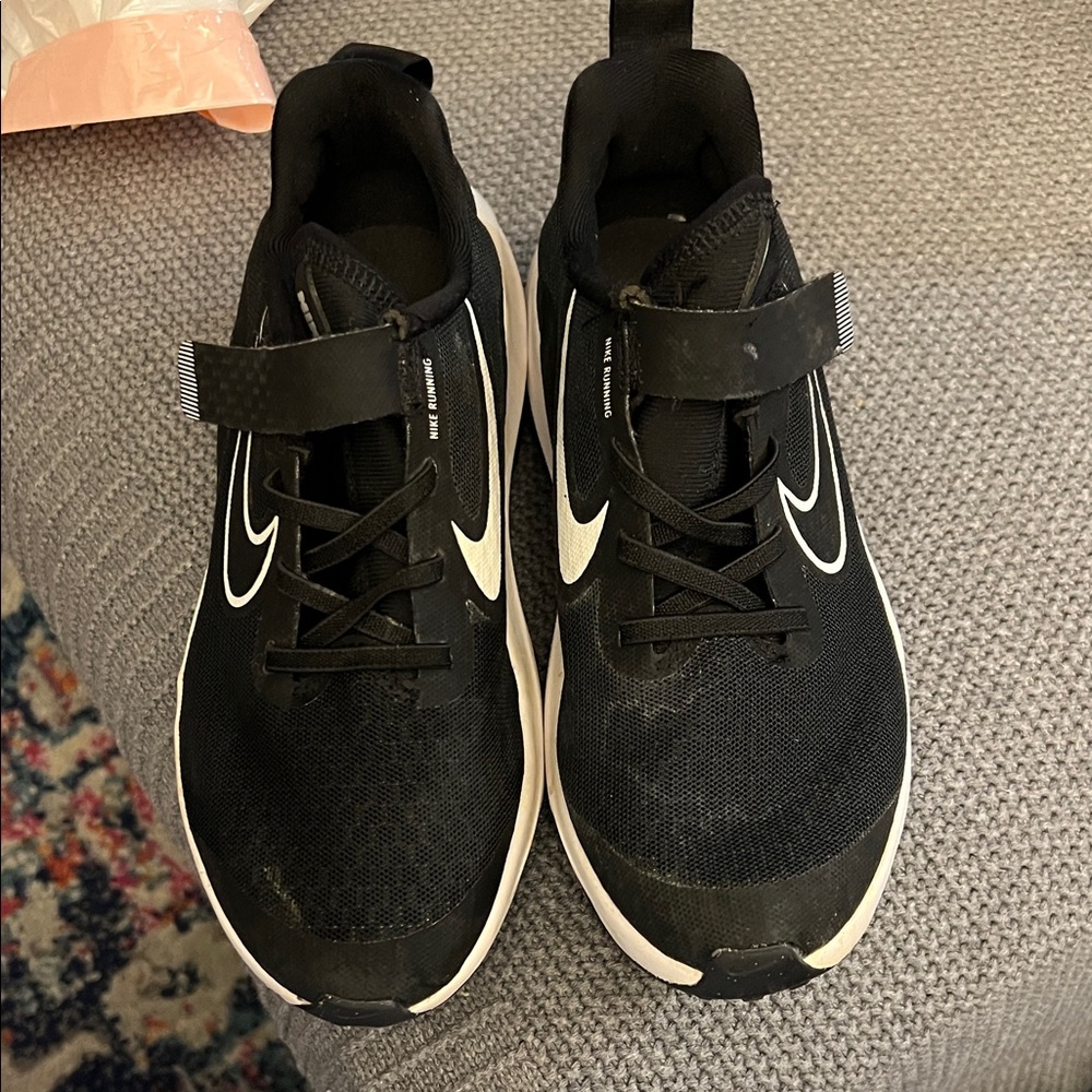 Nike Kids Black and White air zoom Sneakers